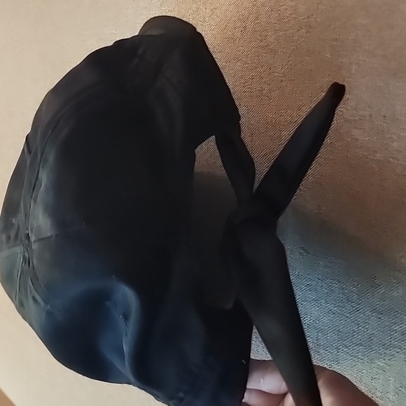 Black one size long visor sunhat with slot for ponytail. - Picture 3 of 5